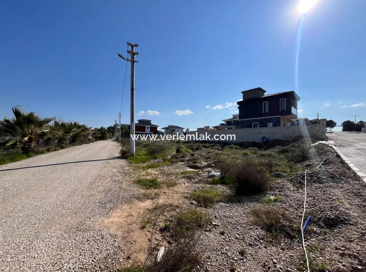 Seferihisar Düzce Mahallesi'nde Köşe Konumlu, Yeşil Alan Cepheli 474 M² Villa İmarlı Arsa