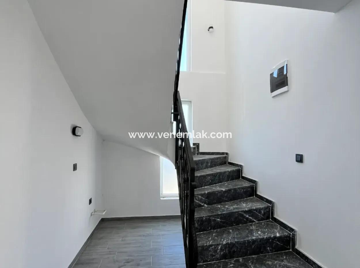 Akarca Orşal Koyu’nda Butik Site İçinde Satılık Müstakil 4+1 Villa