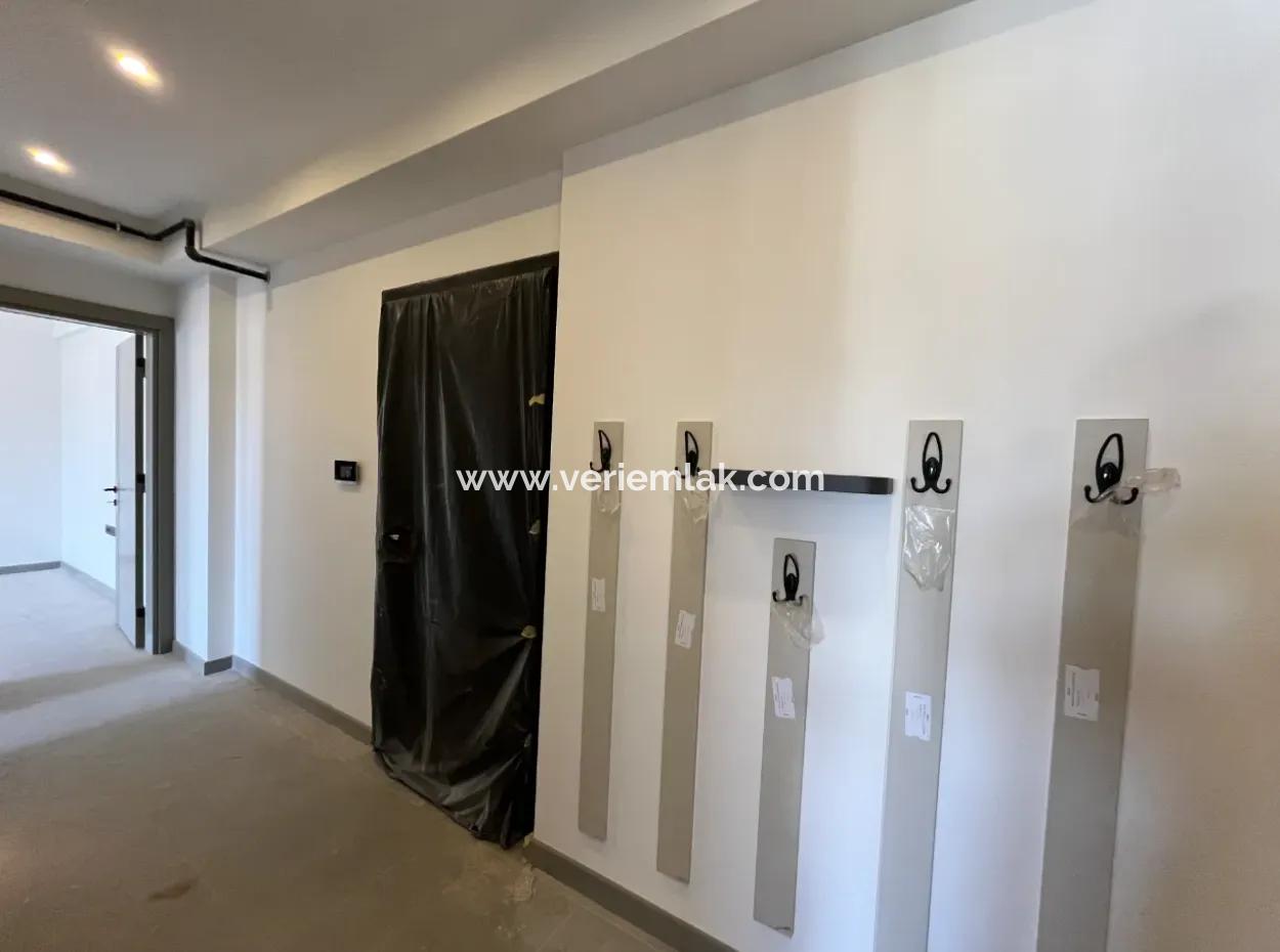 Seferihisar Çolakibrahimbey’de 120 M² Geniş 2+1 Satılık Daire