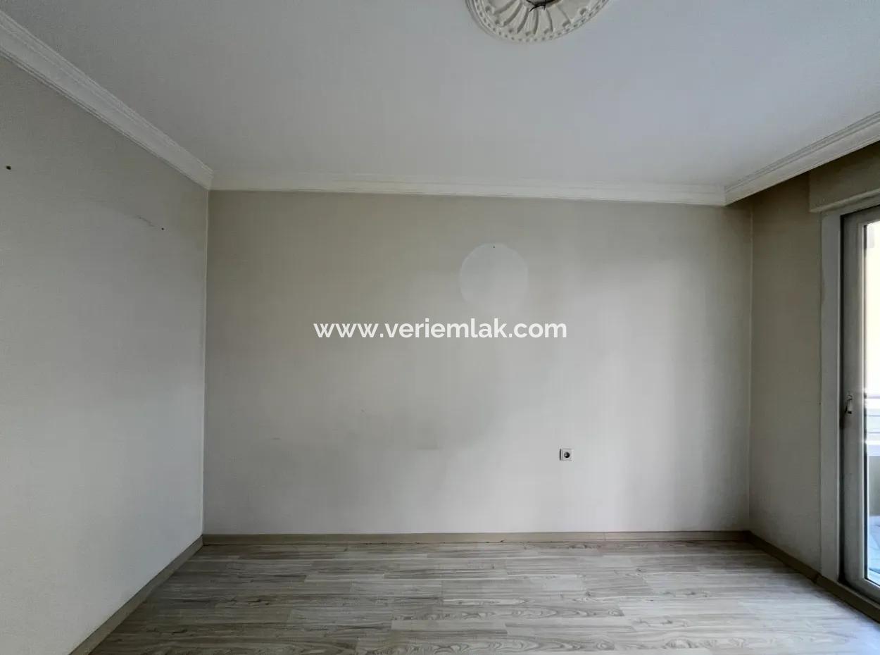 Seferihisar Camikebir Mahallesi’nde, Gözsüzler Bölgesinde, Havuzlu Site İçerisinde 3+1 Satılık Daire