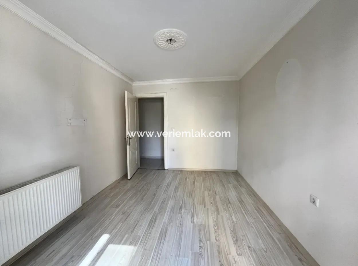 Seferihisar Camikebir Mahallesi’nde, Gözsüzler Bölgesinde, Havuzlu Site İçerisinde 3+1 Satılık Daire