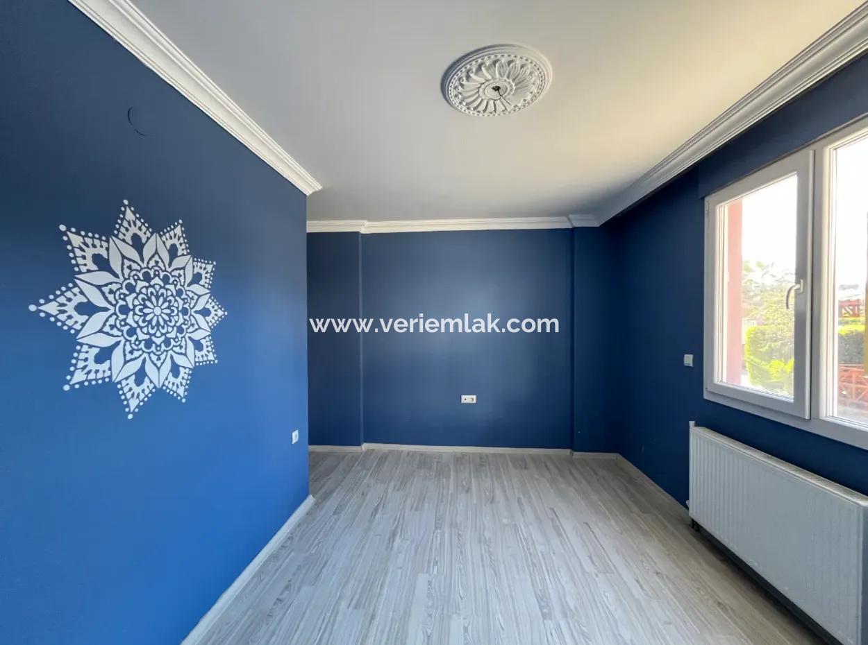 Seferihisar Camikebir Mahallesi’nde, Gözsüzler Bölgesinde, Havuzlu Site İçerisinde 3+1 Satılık Daire