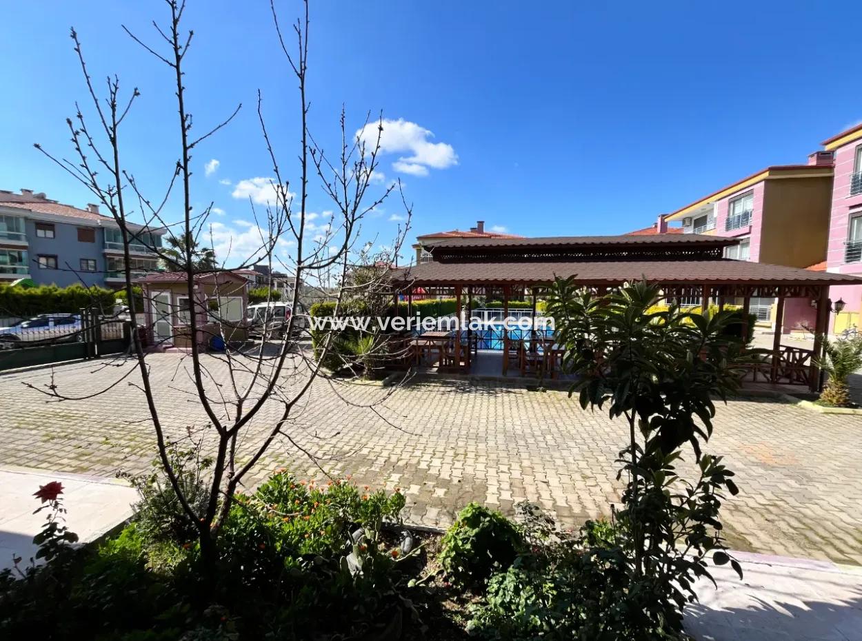 Seferihisar Camikebir Mahallesi’nde, Gözsüzler Bölgesinde, Havuzlu Site İçerisinde 3+1 Satılık Daire