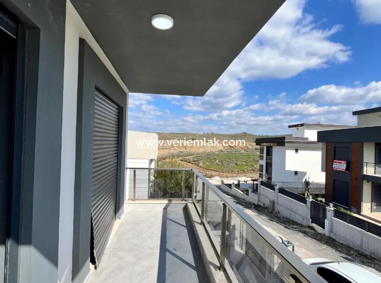 Seferihisar Akarca'da 4+1, Müstakil Sıfır Villa!