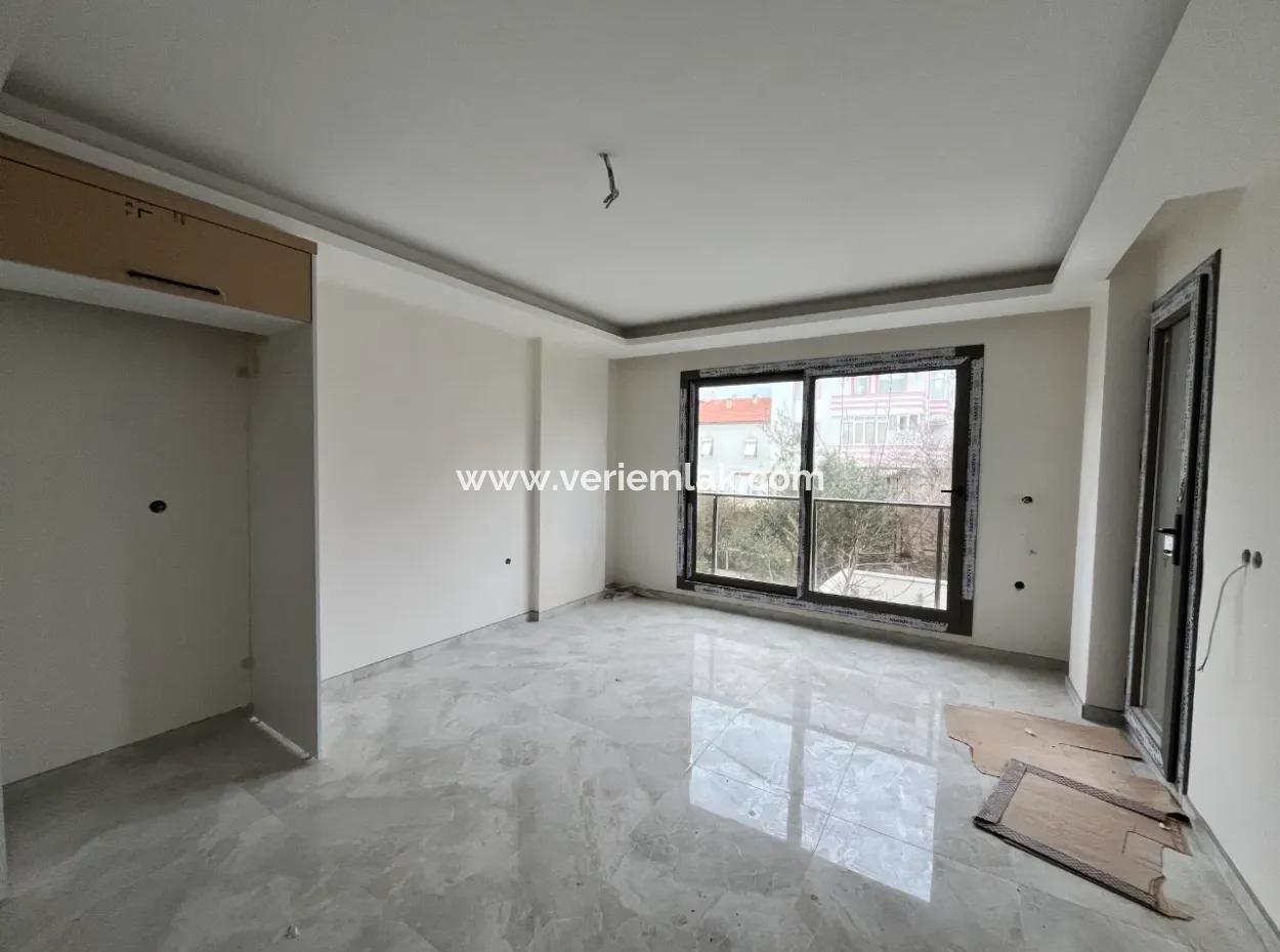 Seferihisar Merkez’de Konforlu Ve Modern 1+1 Daire