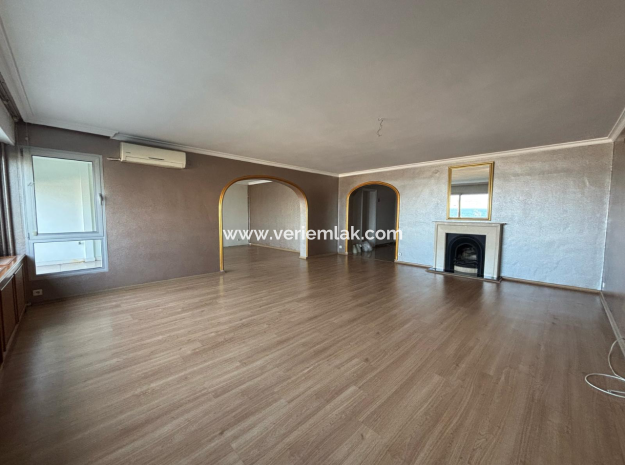Güzelyalı   Göztepede   4+1 200M2 Deniz Manzaralı Kiralık Daire!