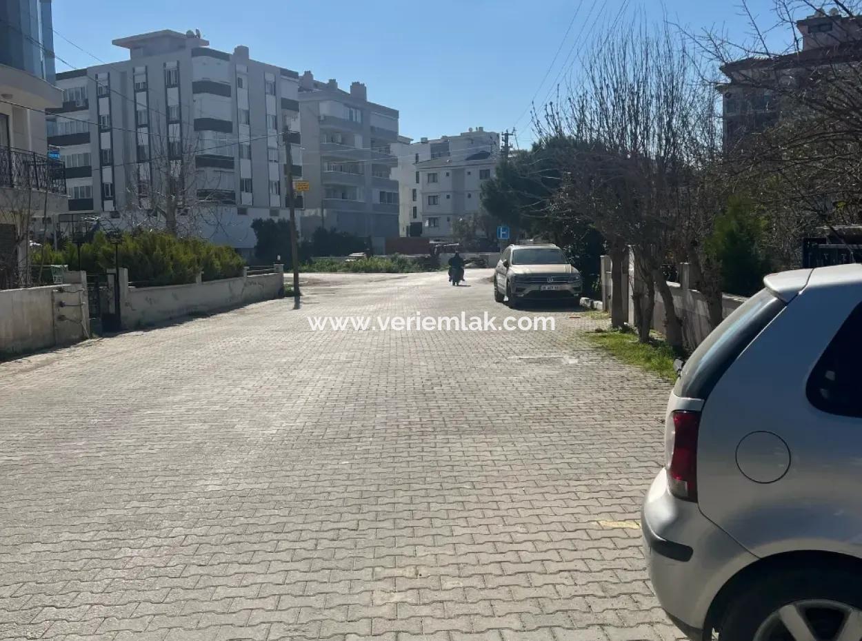 Seferihisar Camikebir Mahallesinde Bahçeli, Ayrık Nizam 3+1 Satılık Daire