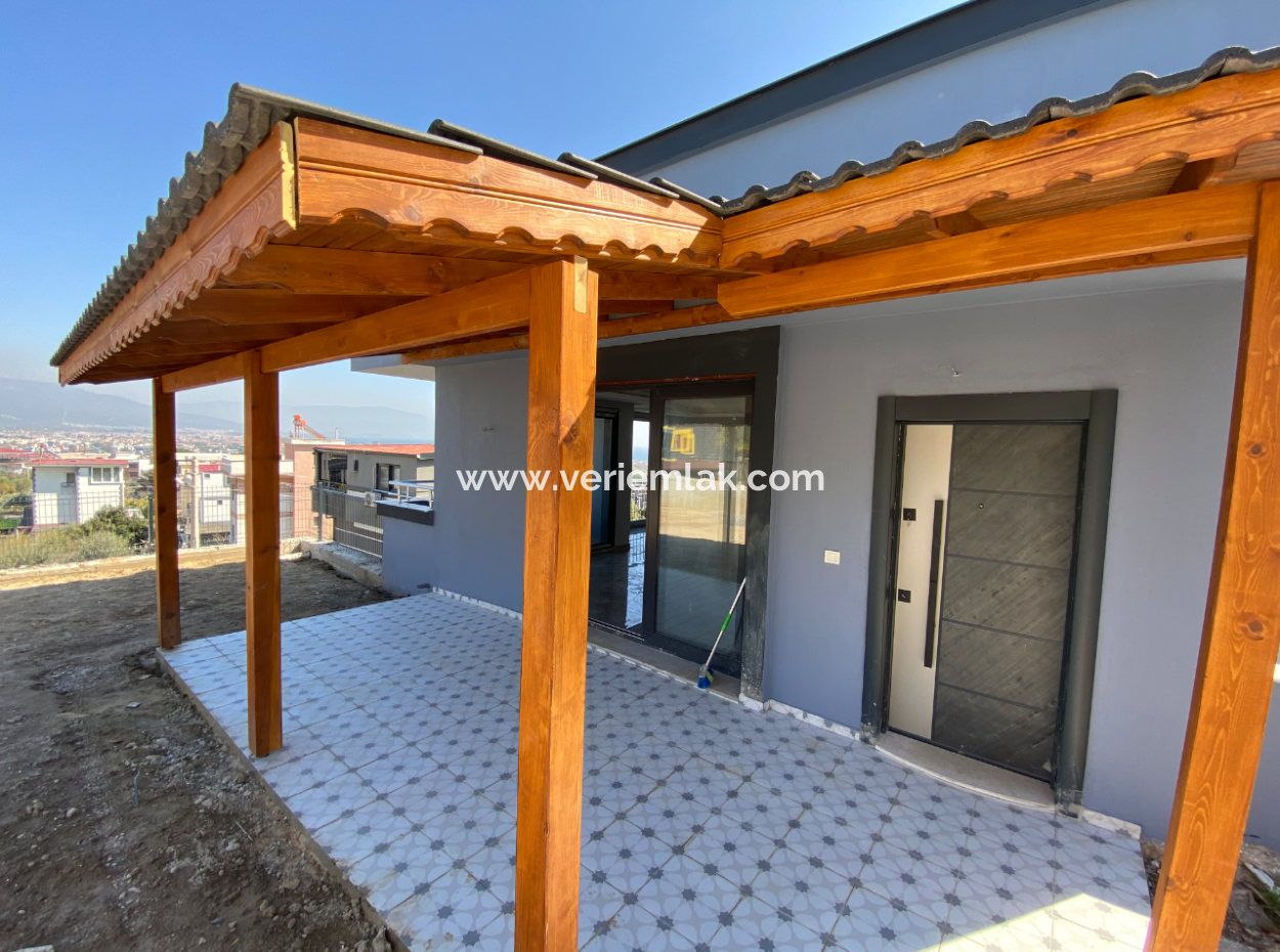 Seferihisar Doğanbey Ar Konut Sitesinde Satılık 3+1 Villa