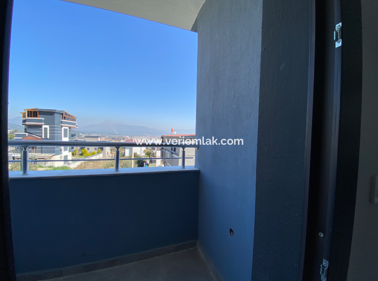 Seferihisar Doğanbey Ar Konut Sitesinde Satılık 3+1 Villa