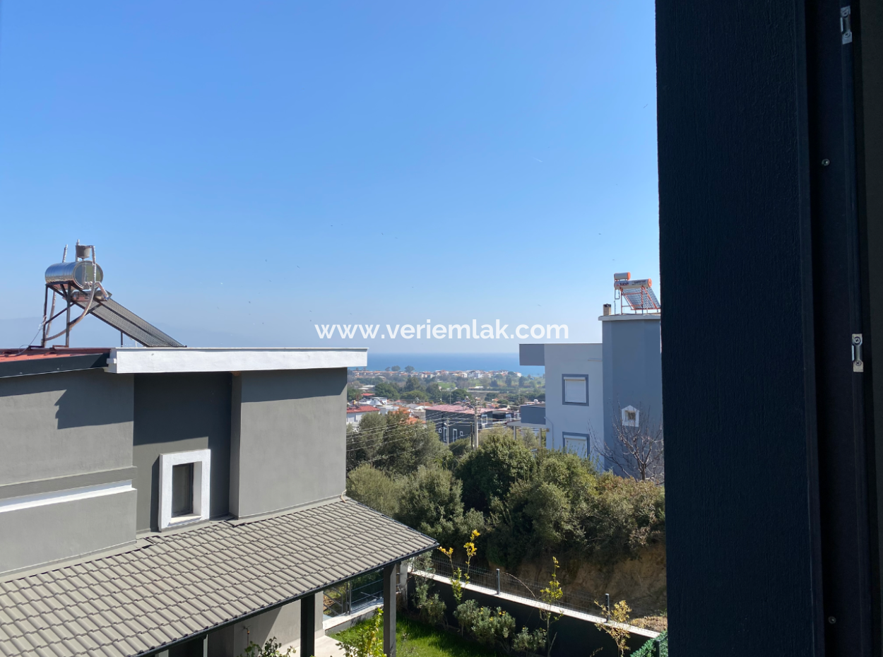 Seferihisar Doğanbey Ar Konut Sitesinde Satılık 3+1 Villa