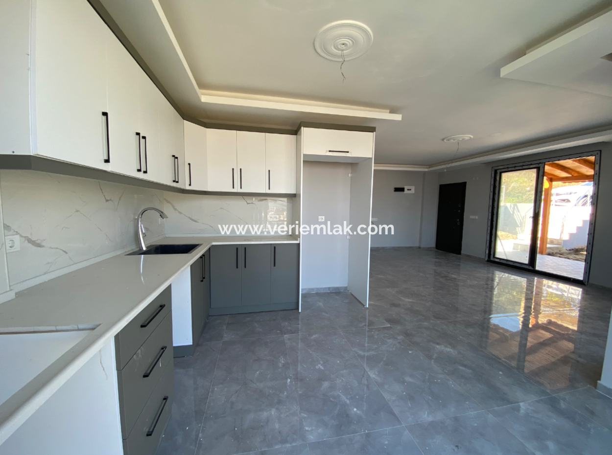 Seferihisar Doğanbey Ar Konut Sitesinde Satılık 3+1 Villa