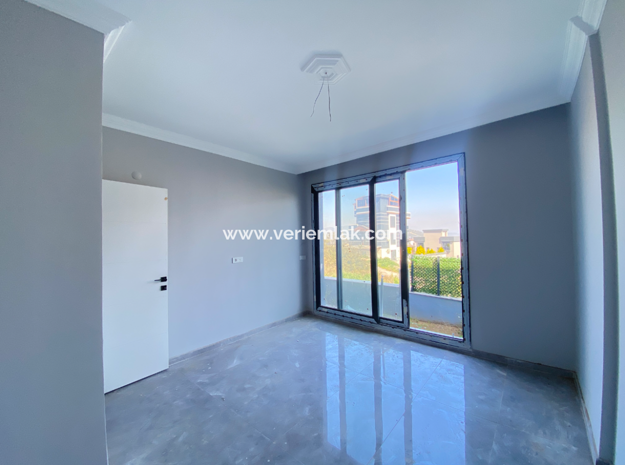 Seferihisar Doğanbey Ar Konut Sitesinde Satılık 3+1 Villa