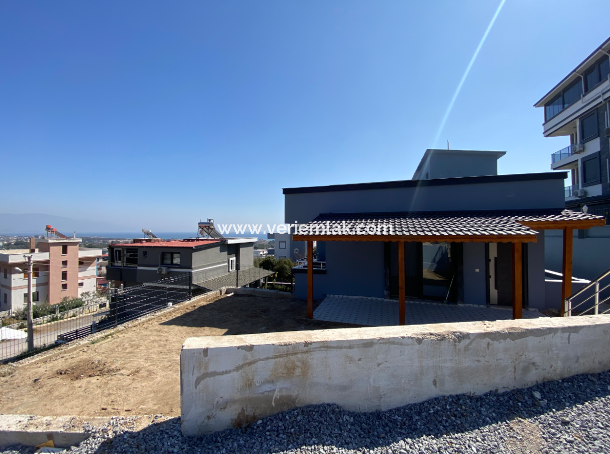 Seferihisar Doğanbey Ar Konut Sitesinde Satılık 3+1 Villa