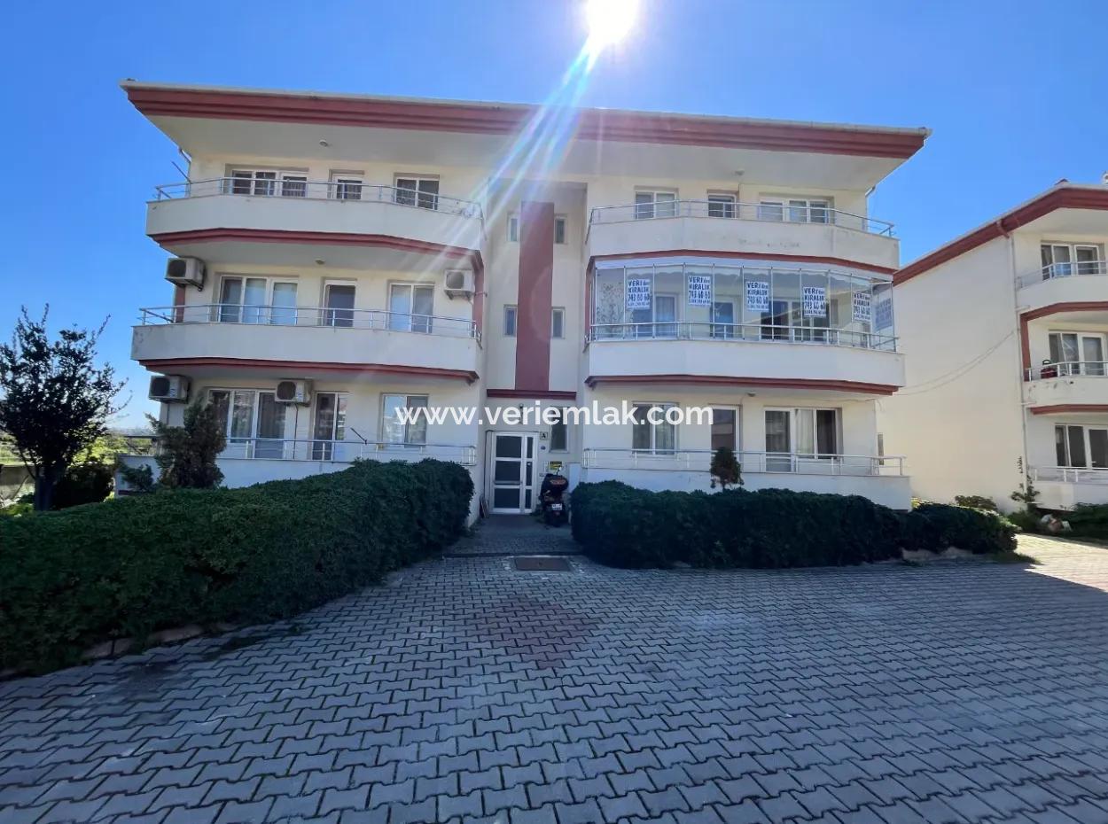 Seferihisar Sığacık’ta, Hisar Evleri Sitesi’nde Eşyalı Kiralık Daire