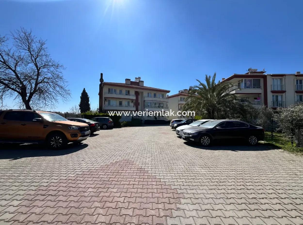 Seferihisar Sığacık’ta, Hisar Evleri Sitesi’nde Eşyalı Kiralık Daire