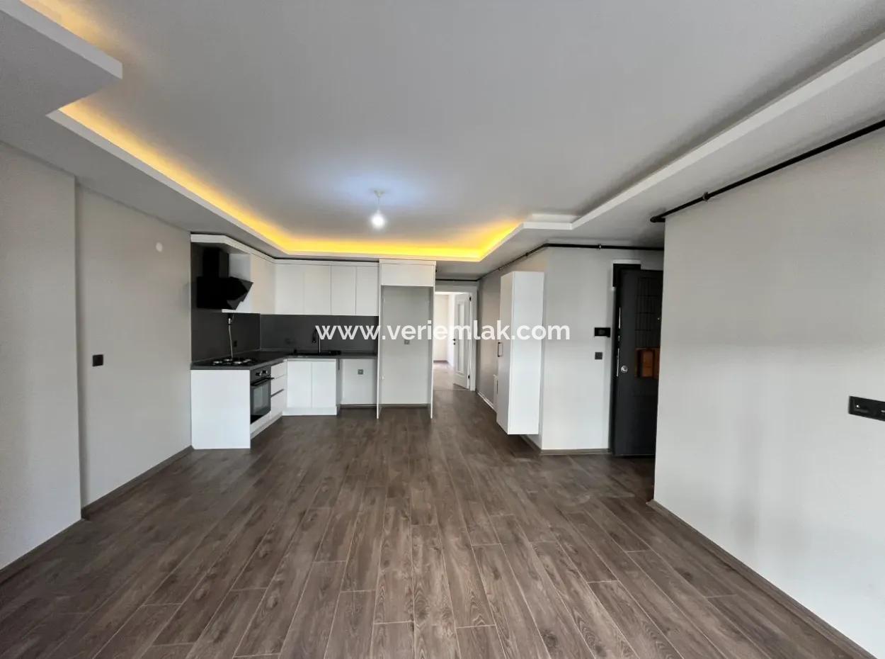 Seferihisar Hıdırlık’ta Üst Düzey İşçilikle İnşa Edilmiş, Teraslı Ve Balkonlu Sıfır Daire