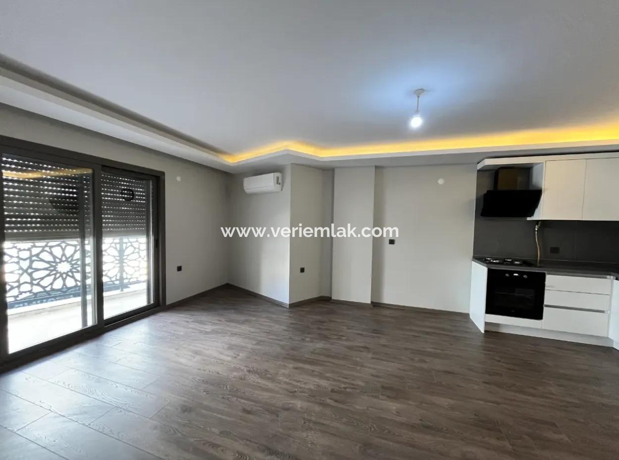 Seferihisar Hıdırlık’ta Üst Düzey İşçilikle İnşa Edilmiş, Teraslı Ve Balkonlu Sıfır Daire