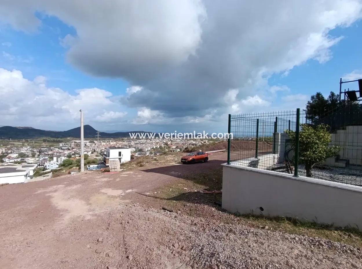 Güzelbahçe Yelki’de Köşe Parsel, Deniz Ve Şehir Manzaralı Satılık Arsa