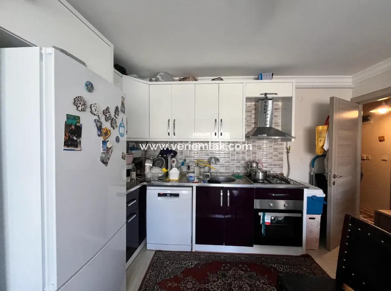 Seferihisar Çolakibrahim Bey Mahallesi’nde Konforlu Ve Modern 2+1 Satılık Daire