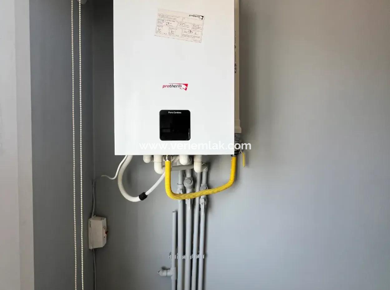 Seferihisar Hıdırlık Mahallesinde Köşe Konumda Kapalı Mutfaklı Satılık 3+1 Daire