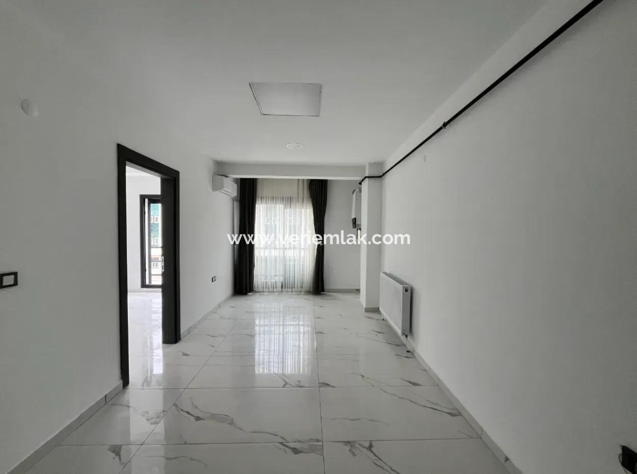 Seferihisar Kent Merkezinde, Adliye Karşısı, Tabela Değeri Yüksek, Sıfır Kiralık Ofis