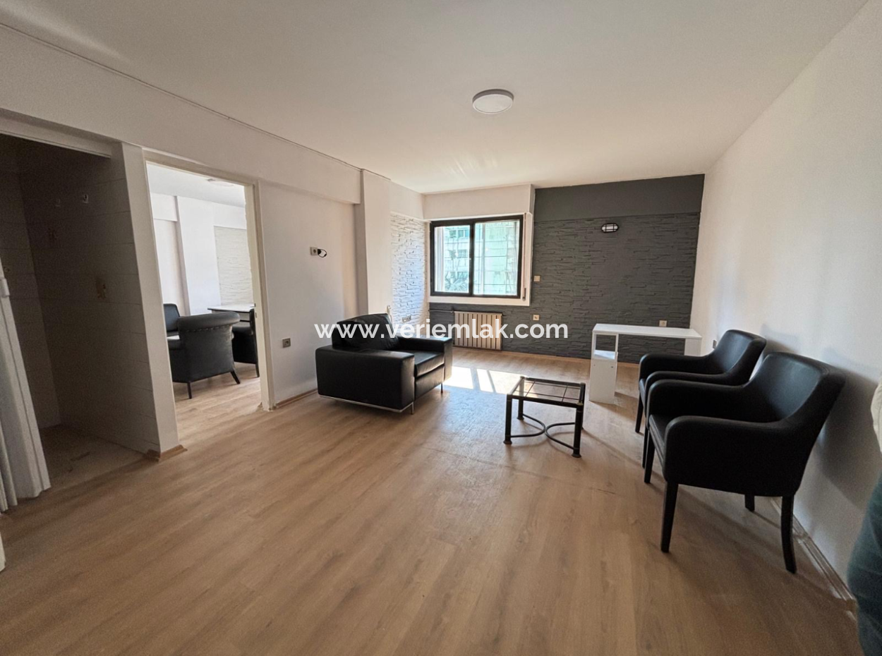 Alsancak   Mimar Sinan Mahallesinde   Özel Sağlık Hastanesi Karşısı    2Wc’li  1+1 Kiralık İşyeri.