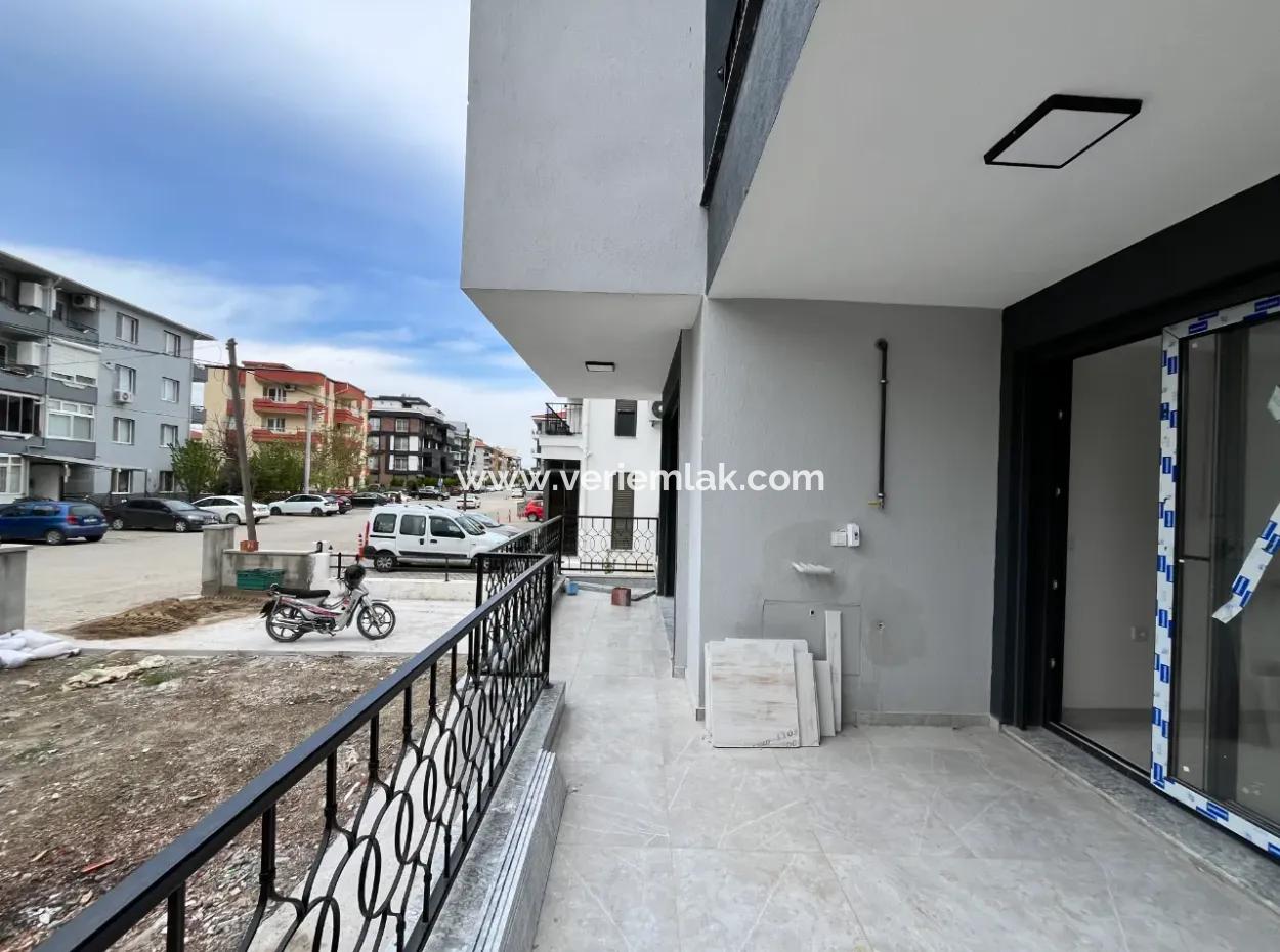 Seferihisar Camiikebir Mahallesi, Gözsüzler Caddesi Üzerinde, Bahçe Kullanımlı, Geniş Teraslı, 2+1 Sıfır Daire