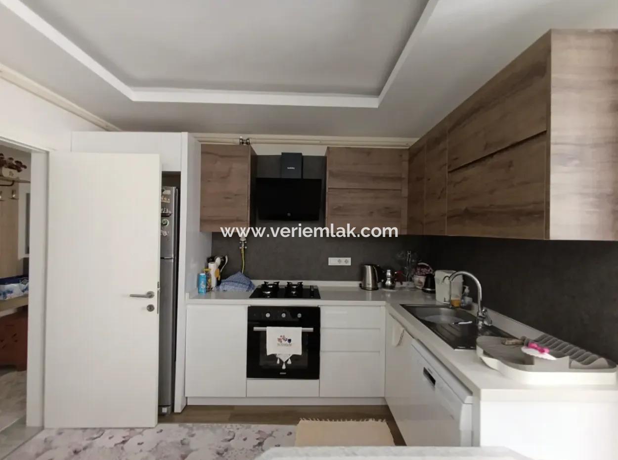 Seferihisar Çolakibrahimbey Mahallesinde, Eylül Life Sitesi'nde, Köşe Konumda, Lüks Mimarili Satılık 1+1 Daire