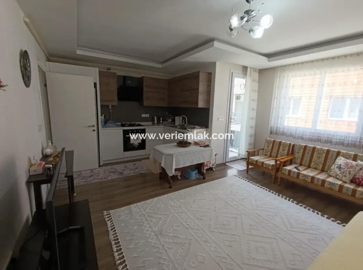 Seferihisar Çolakibrahimbey Mahallesinde, Eylül Life Sitesi'nde, Köşe Konumda, Lüks Mimarili Satılık 1+1 Daire