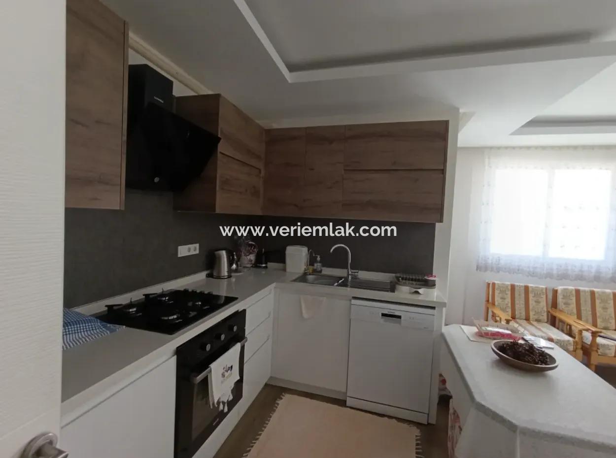 Seferihisar Çolakibrahimbey Mahallesinde, Eylül Life Sitesi'nde, Köşe Konumda, Lüks Mimarili Satılık 1+1 Daire