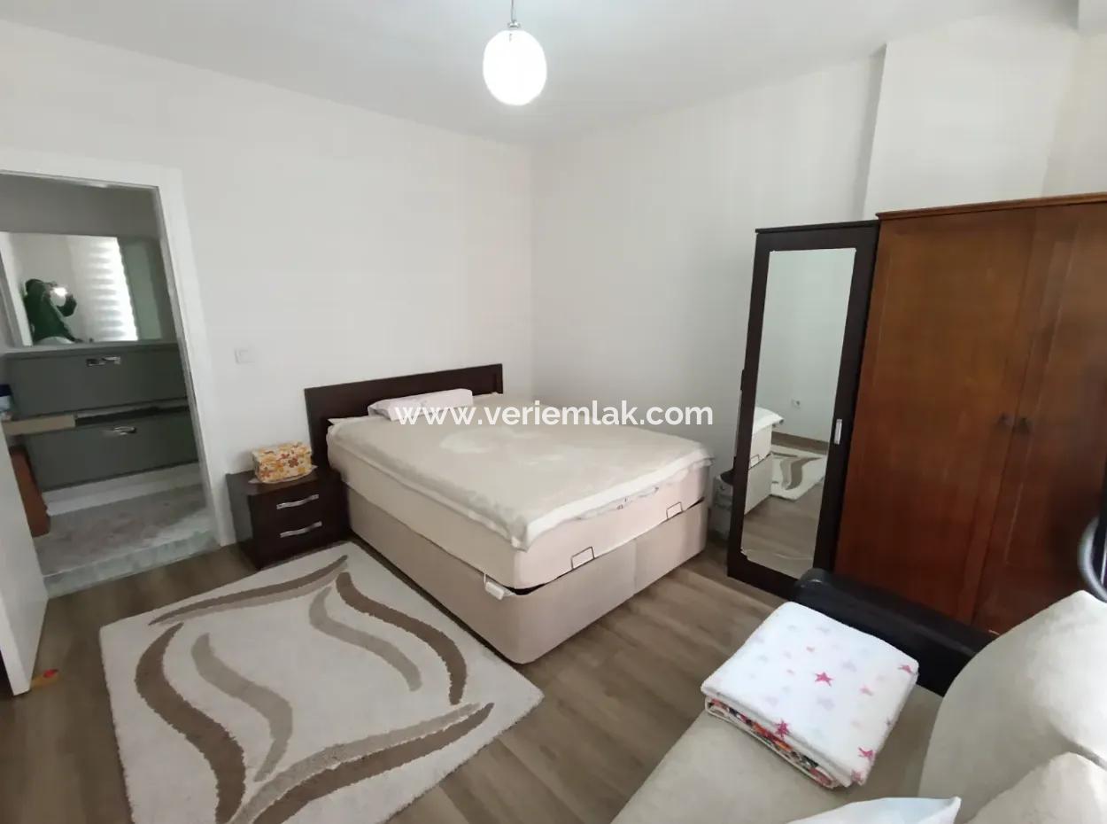 Seferihisar Çolakibrahimbey Mahallesinde, Eylül Life Sitesi'nde, Köşe Konumda, Lüks Mimarili Satılık 1+1 Daire