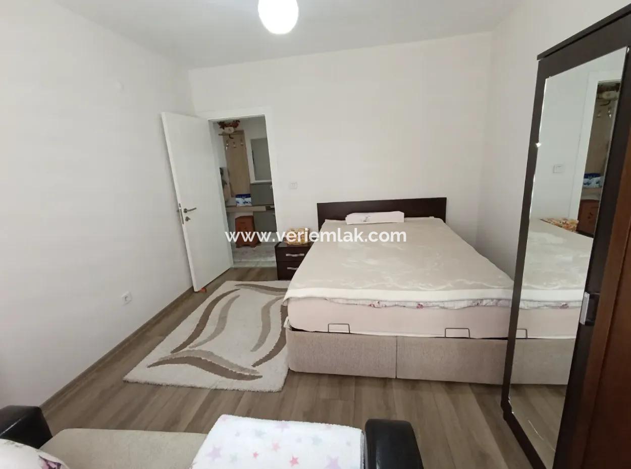 Seferihisar Çolakibrahimbey Mahallesinde, Eylül Life Sitesi'nde, Köşe Konumda, Lüks Mimarili Satılık 1+1 Daire