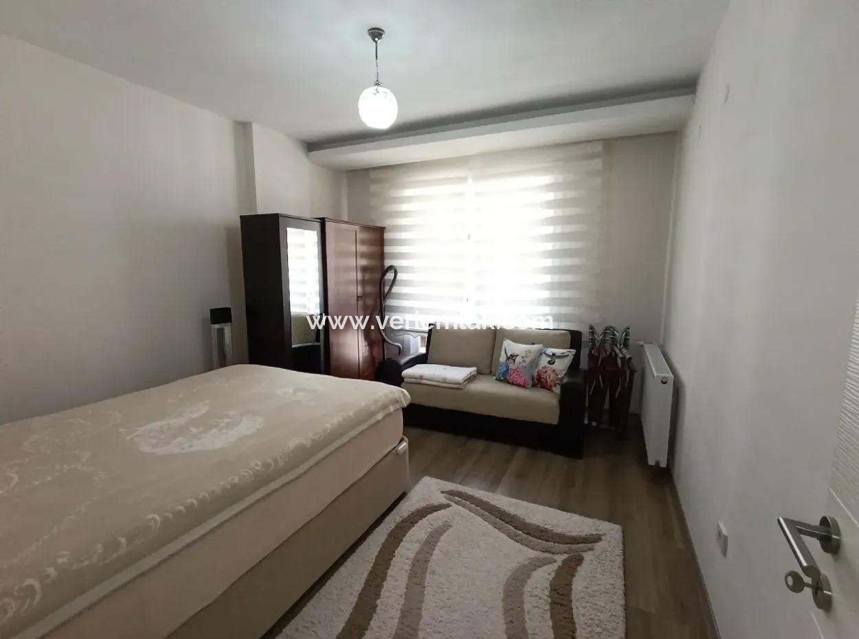 Seferihisar Çolakibrahimbey Mahallesinde, Eylül Life Sitesi'nde, Köşe Konumda, Lüks Mimarili Satılık 1+1 Daire