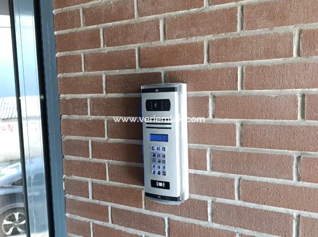 Seferihisar Çolakibrahimbey Mahallesinde, Eylül Life Sitesi'nde, Köşe Konumda, Lüks Mimarili Satılık 1+1 Daire