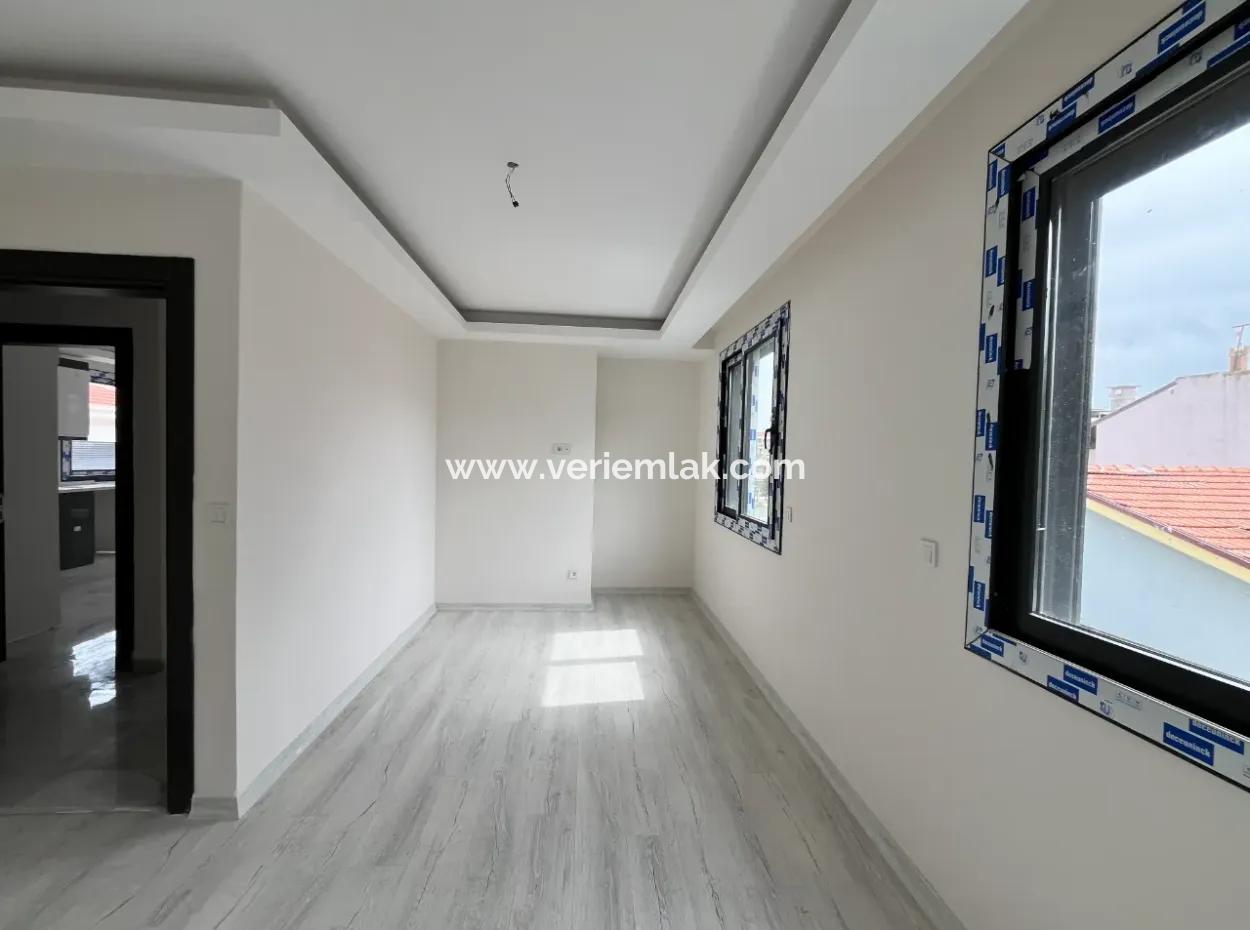 Seferihisar Camiikebir Mahallesi, Gözsüzler Caddesi Üzerinde, 2. Kat, Geniş Balkonlu, 2+1 Sıfır Daire