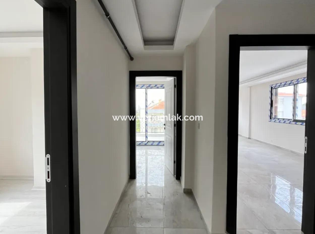 Seferihisar Camiikebir Mahallesi, Gözsüzler Caddesi Üzerinde, 2. Kat, Geniş Balkonlu, 2+1 Sıfır Daire