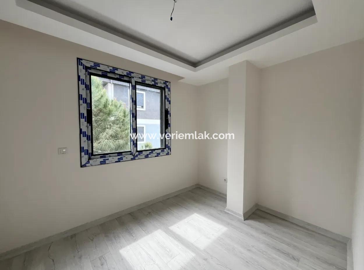 Seferihisar Camiikebir Mahallesi, Gözsüzler Caddesi Üzerinde, 2. Kat, Geniş Balkonlu, 2+1 Sıfır Daire