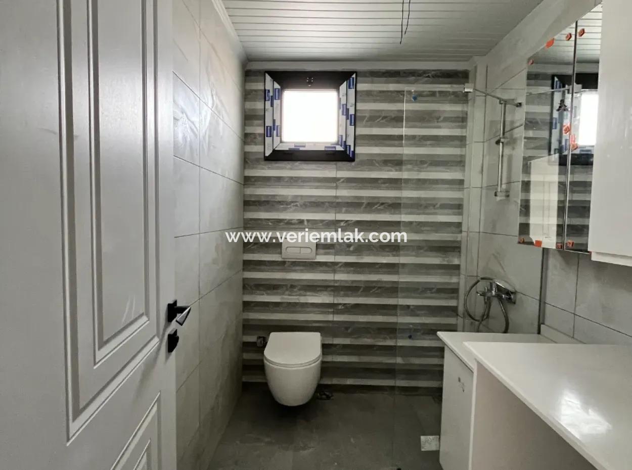 Seferihisar Camiikebir Mahallesi, Gözsüzler Caddesi Üzerinde, 2. Kat, Geniş Balkonlu, 2+1 Sıfır Daire