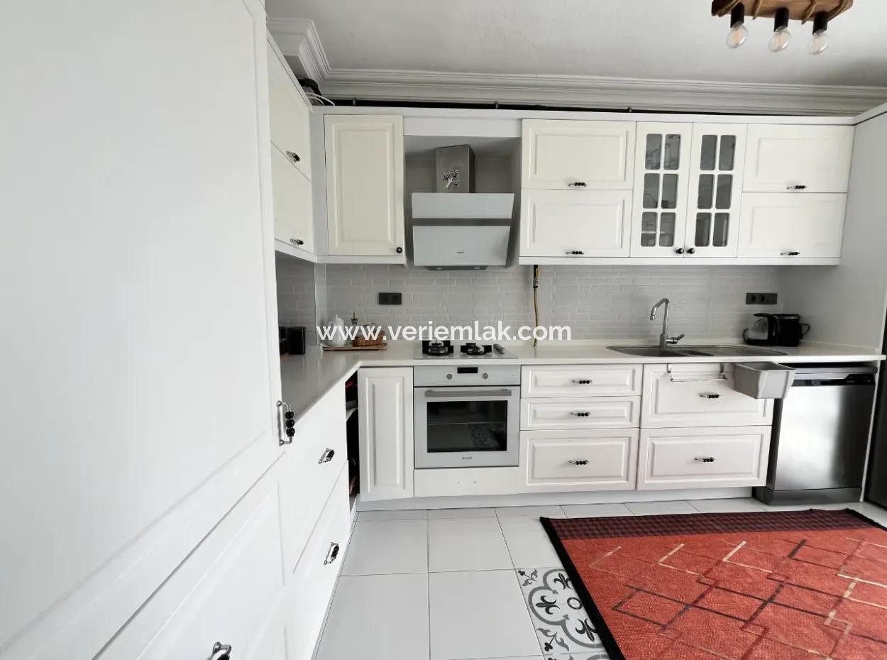 Gözsüzler Caddesi Üzerinde, Mandalina Bahçesi Manzaralı, Geniş Ve Işıl Işıl 3+1 Daire