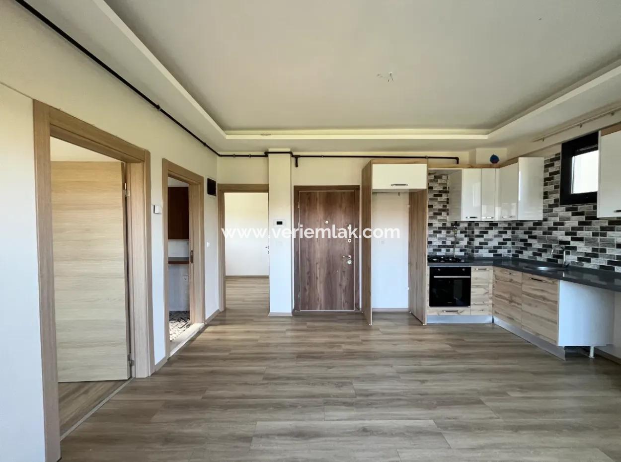 Camiikebir Mahallesi’nde, Geniş Balkonlu, 2+1 Kiralık Daire