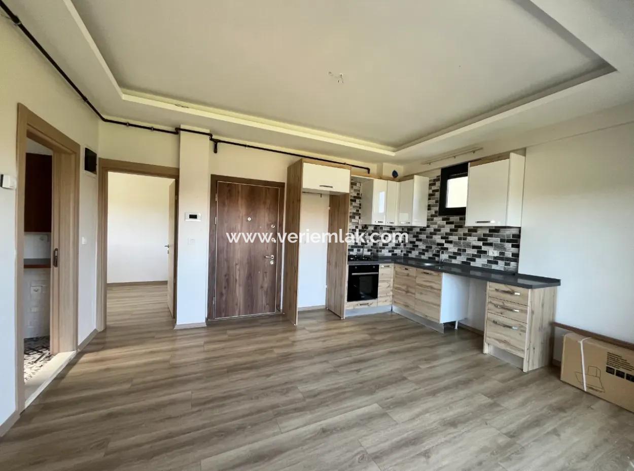 Camiikebir Mahallesi’nde, Geniş Balkonlu, 2+1 Kiralık Daire