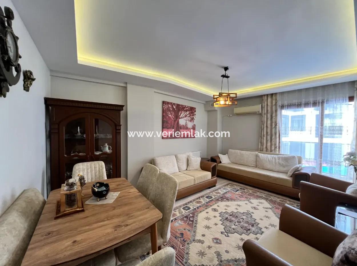 Seferihisar Hıdırlık Mahallesi'nde, Şehir Merkezine Yakın, 2+1 Kiralık Daire