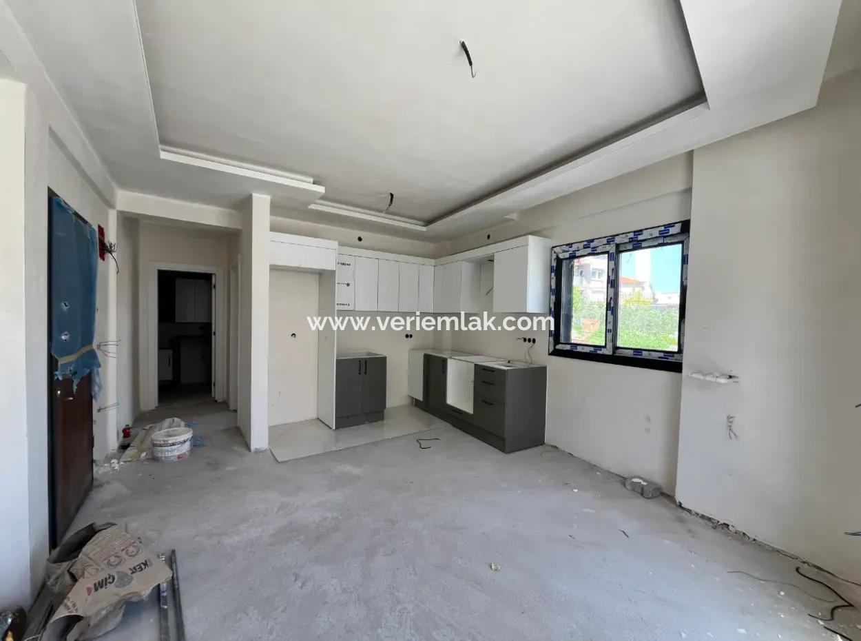 Seferihisar Hıdırlık Mahallesi’nde Satılık 1+1 Köşe Konumda Daire