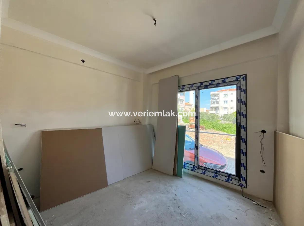 Seferihisar Hıdırlık Mahallesi’nde Satılık 1+1 Köşe Konumda Daire