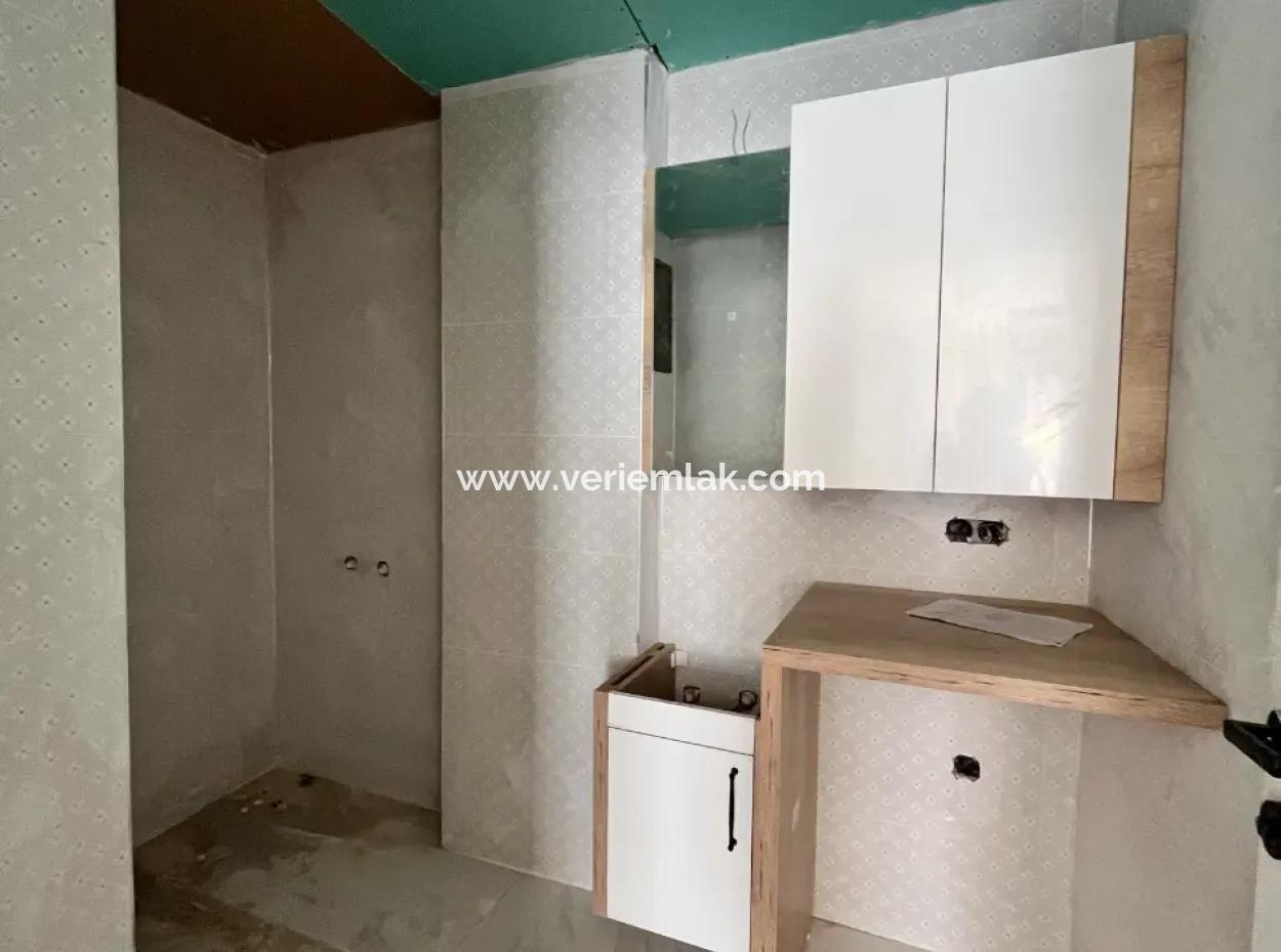 Seferihisar Hıdırlık Mahallesi’nde Satılık 1+1 Köşe Konumda Daire