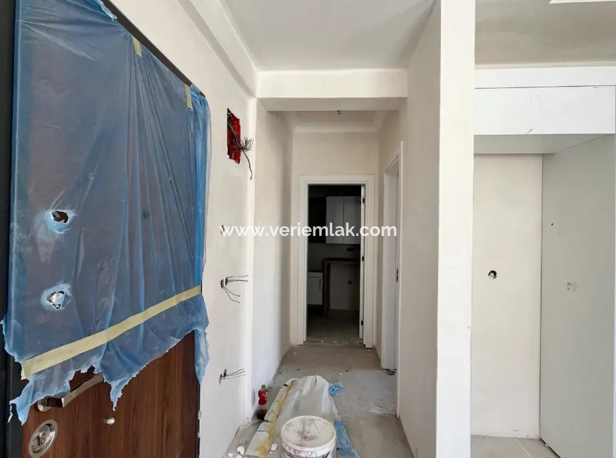 Seferihisar Hıdırlık Mahallesi’nde Satılık 1+1 Köşe Konumda Daire