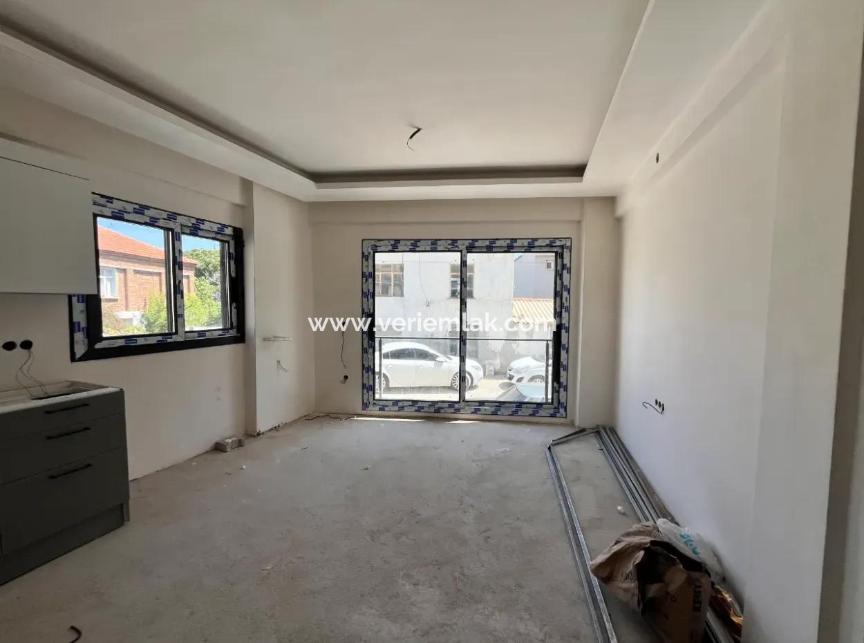 Seferihisar Hıdırlık Mahallesi’nde Satılık 1+1 Köşe Konumda Daire