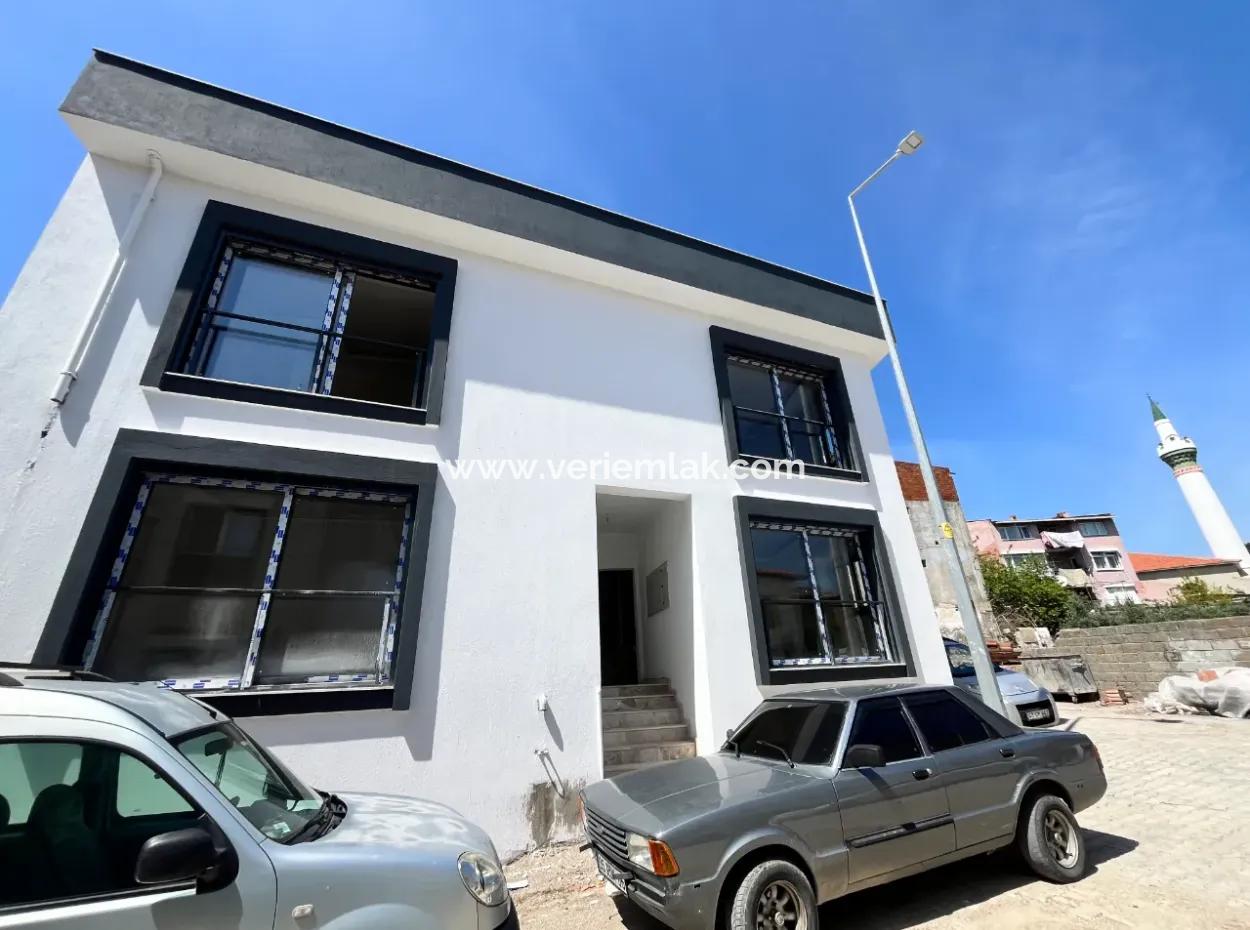 Seferihisar Hıdırlık Mahallesi’nde Satılık 1+1 Köşe Konumda Daire