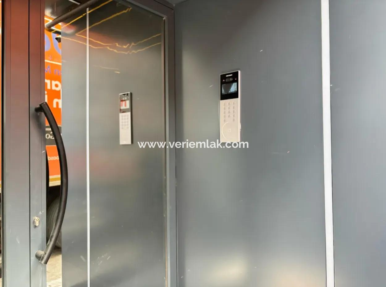 Seferihisar Camikebir Mahallesi'nde Merkezi Konumlu Kiralık Ofis – Sıfır Bina, Sıfır Kullanım