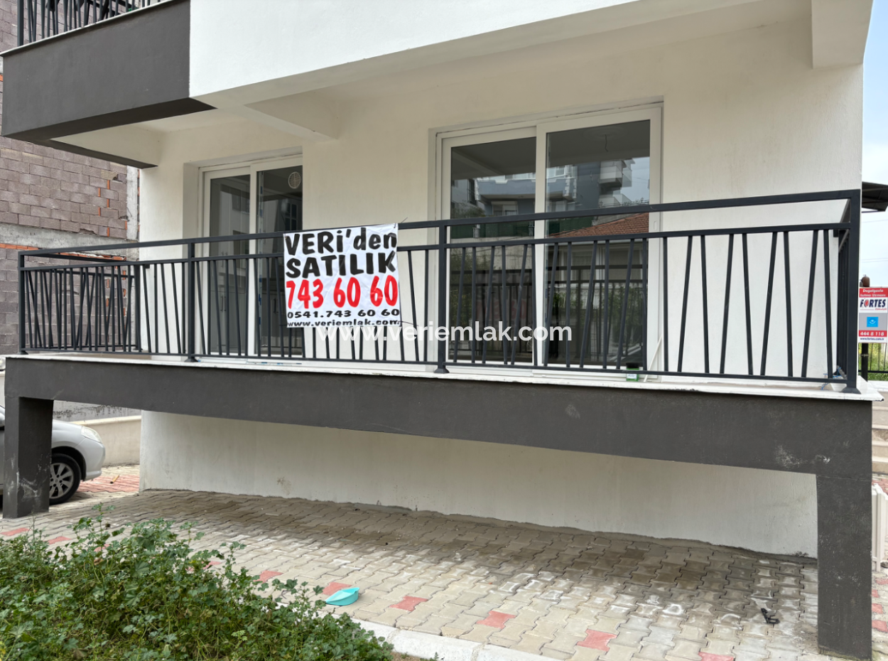 Seferihisar Camikebir Mahallesinde Kapalı Mutfak, Geniş Balkonlu Satılık 3+1 Daire